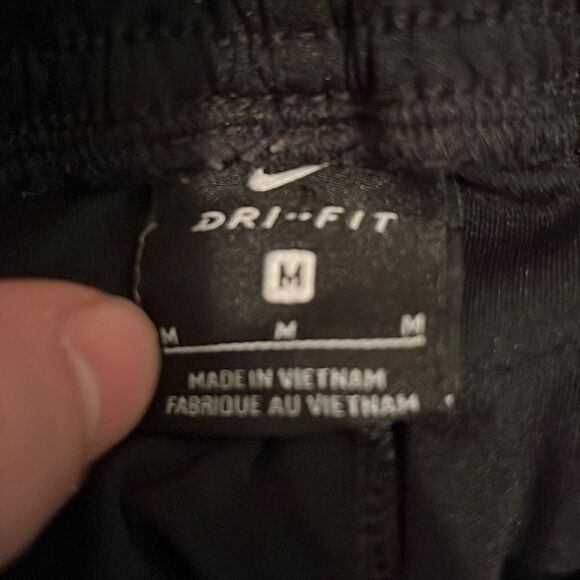 BOYS NIKE SHORTS SIZE MEDIUM! - Picture 3 of 7